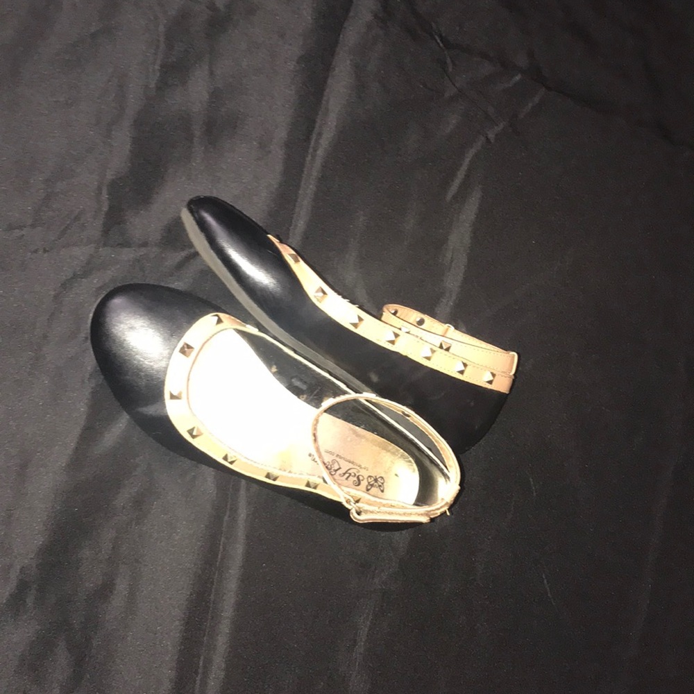 Flats (shoes)